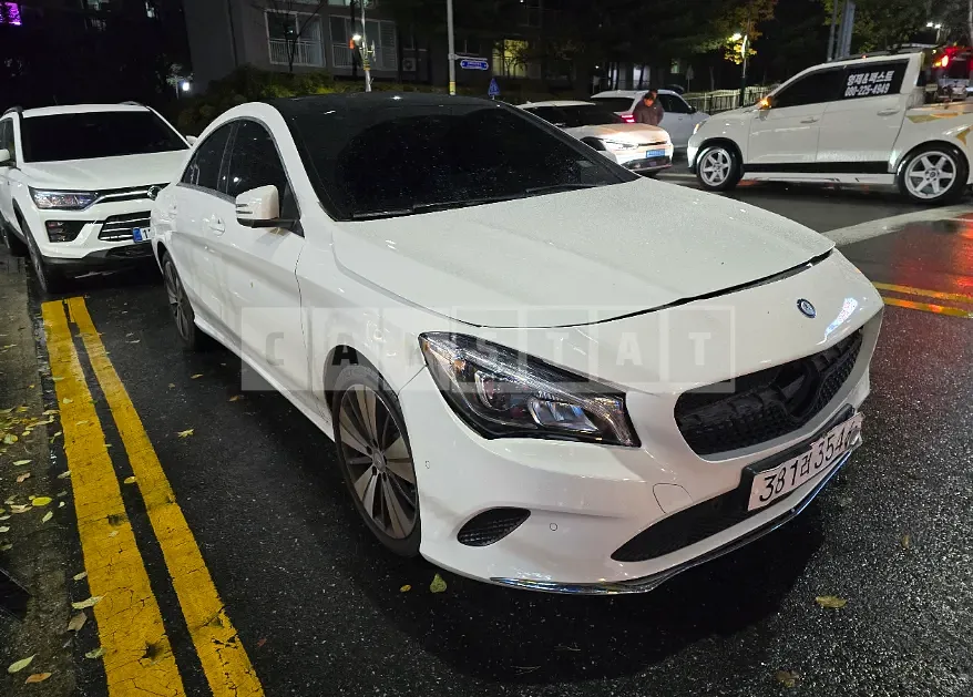 Photo 2 of 17: 2017 Mercedes-Benz CLA250 4Matic — Korean insurance auction