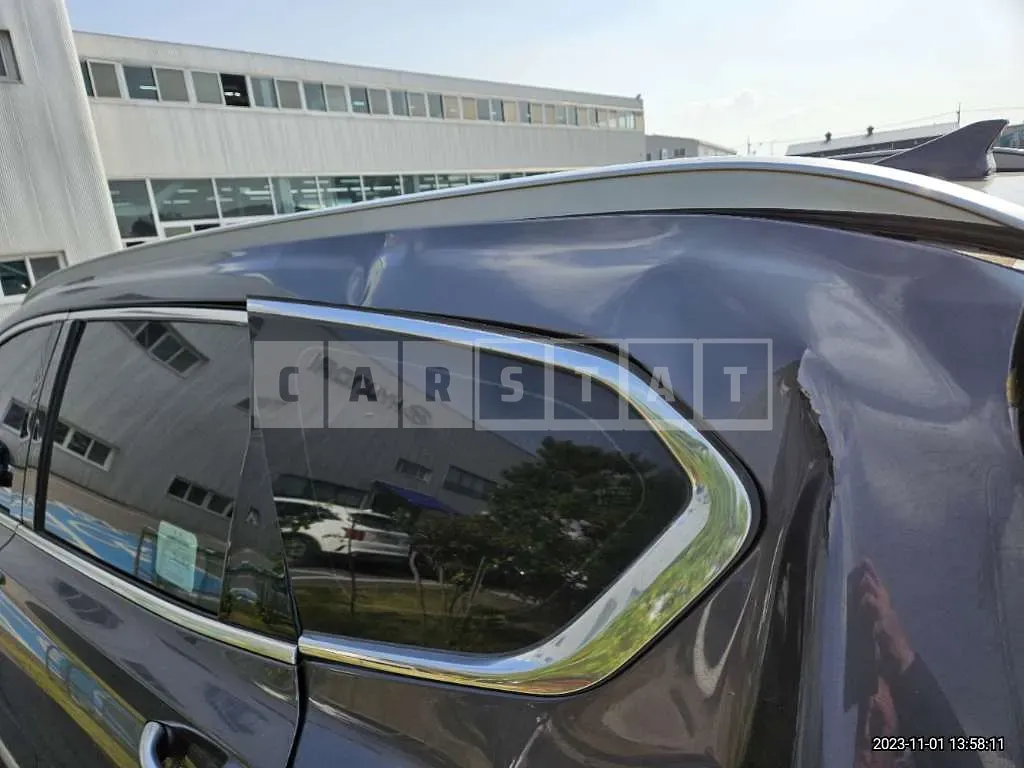 Photo 2 of 40: 2019 Hyundai Santa Fe, VIN KMHS381CDKU006781 — Korean insurance auction