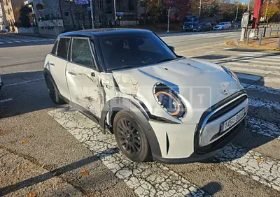 Photo 1 of 35: 2024 MINI Cooper — Korean insurance auction
