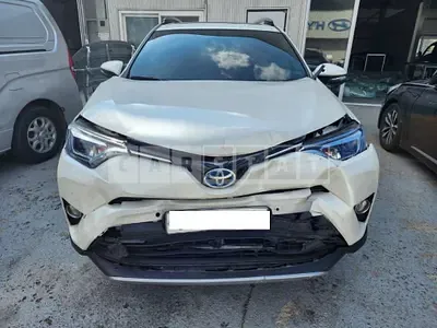 Photo 1 of 8: 2018 Toyota RAV4 Hybrid, VIN JTMDJREV9JD181620 — Korean insurance auction