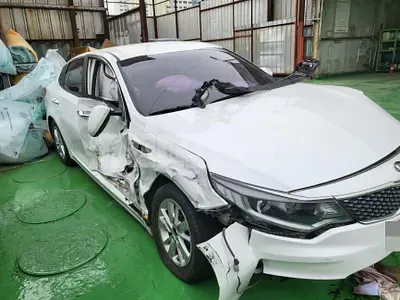 Photo 1 of 5: 2015 Kia K5 2.0(LPI), VIN KNAGT416BGA005345 — Korean insurance auction