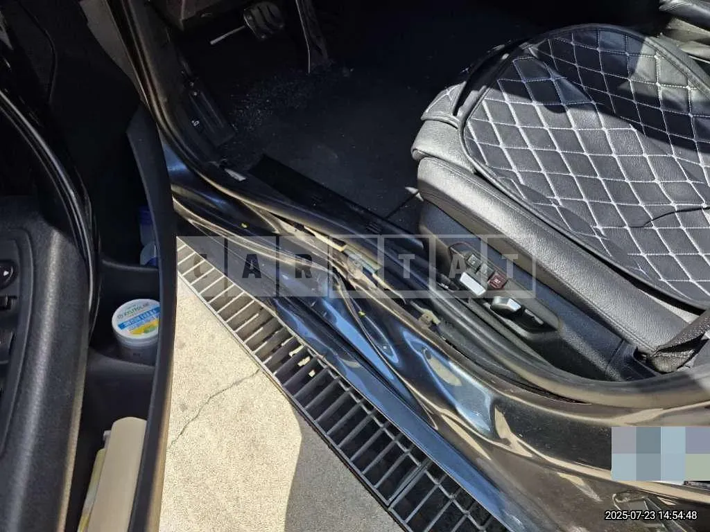 Photo 2 of 9: 2017 BMW 118d Sport — Korean insurance auction