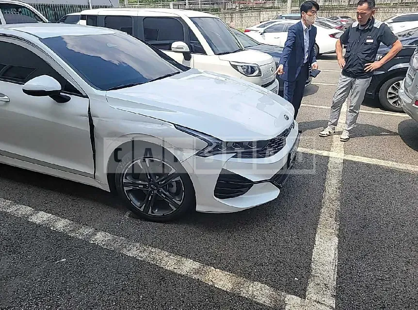 Photo 2 of 17: 2020 Kia K5, VIN KNAG241ABLA040393 — Korean insurance auction