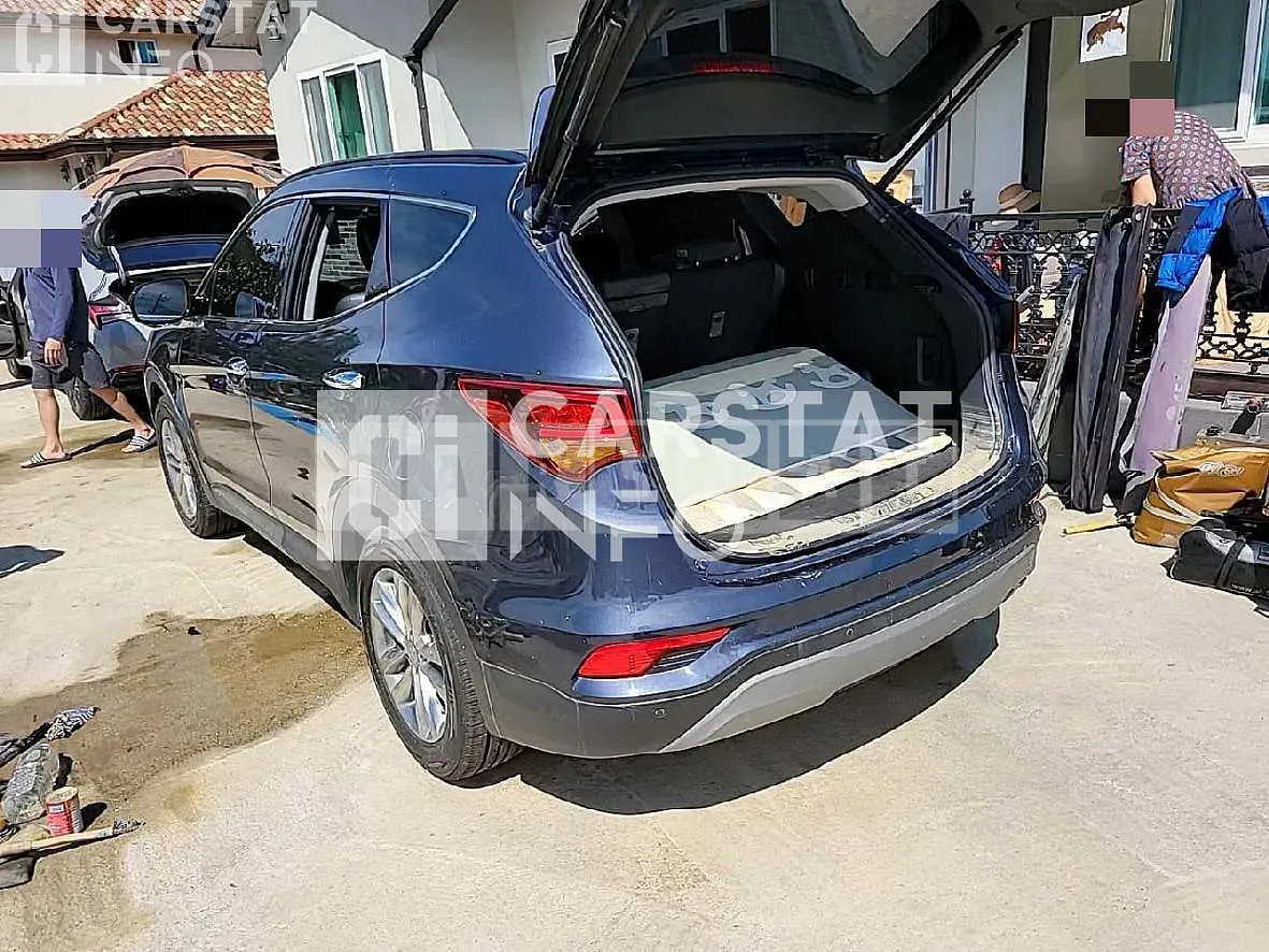 Photo 2 of 6: 2017 Hyundai Calm Santa Fe 2.0 — Korean insurance auction