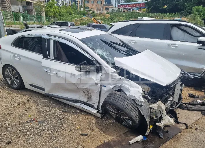 Photo 2 of 12: 2016 Hyundai Modern Ionic — Korean insurance auction