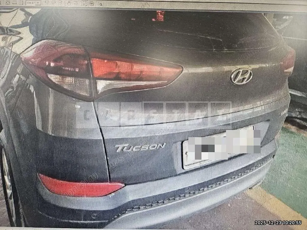 Photo 2 of 9: 2017 Hyundai Tucson TL — Korean insurance auction