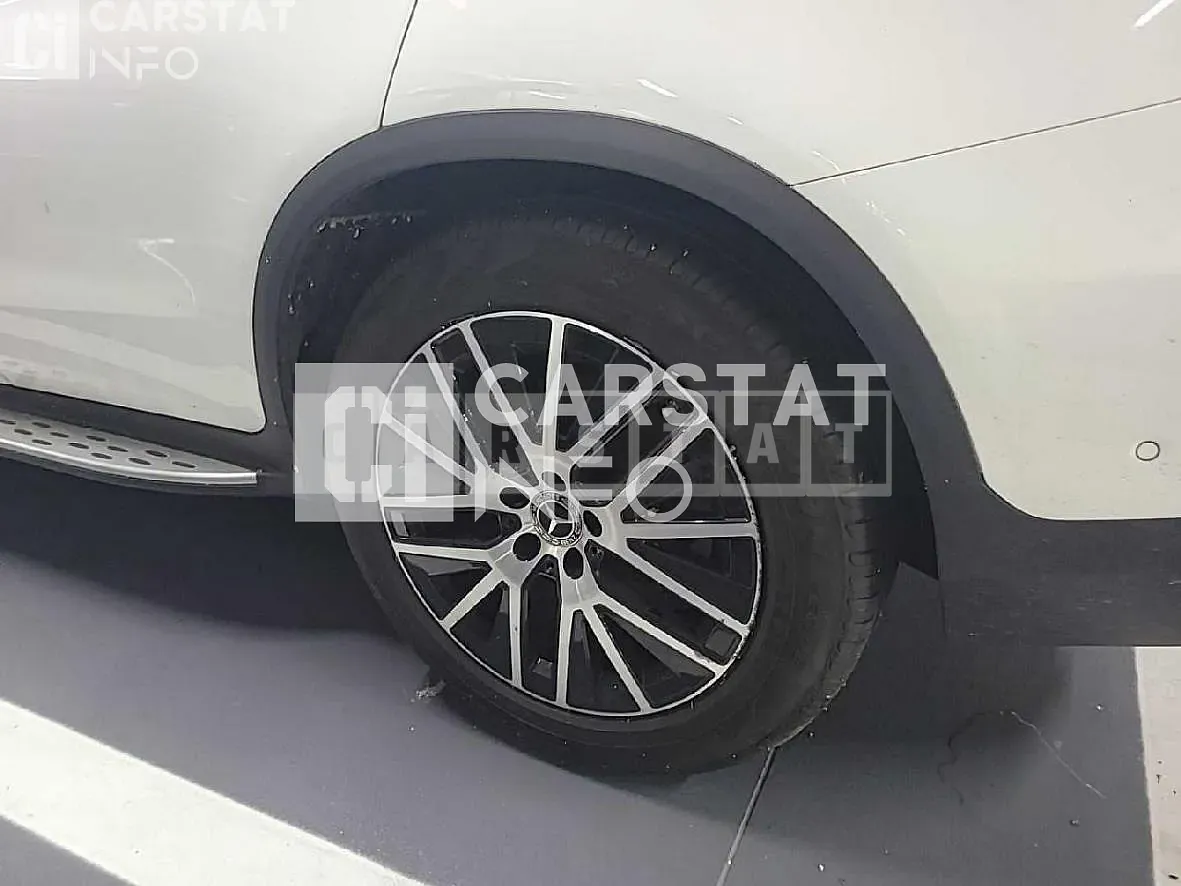 Photo 2 of 77: 2020 Mercedes-Benz Subsubbenz GLC300 4Matic — Korean insurance auction