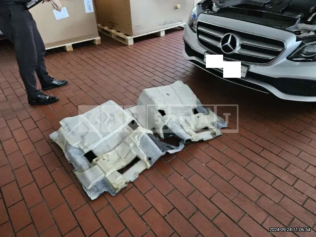 Photo 2 of 35: 2019 Mercedes-Benz E220d — Korean insurance auction