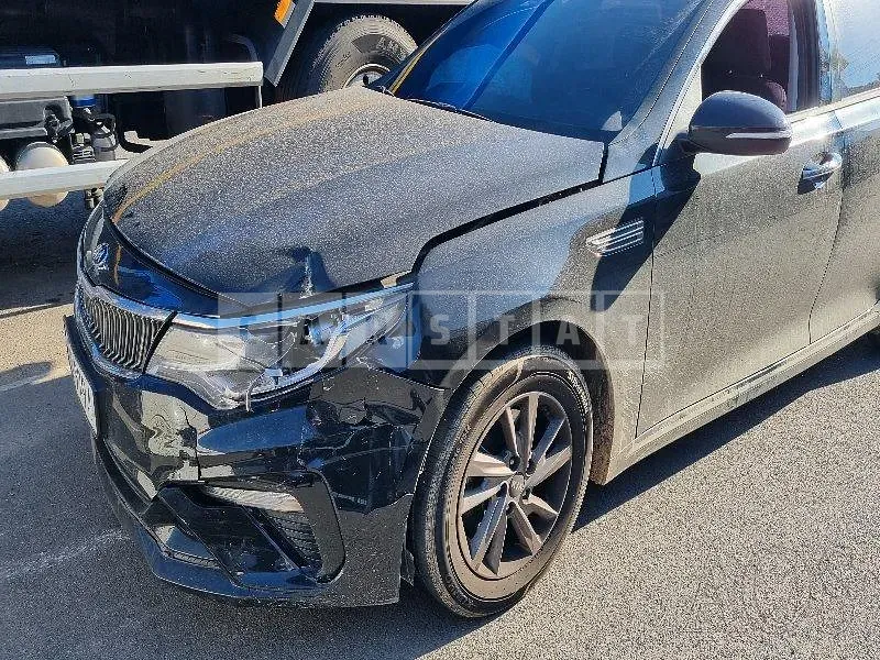 Photo 2 of 5: 2019 Kia K5, VIN KNAGT415GKA257250 — Korean insurance auction