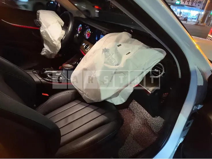 Photo 2 of 32: 2019 Mercedes-Benz E220d 4Matic, VIN WDDZF0FBXKA520854 — Korean insurance auction