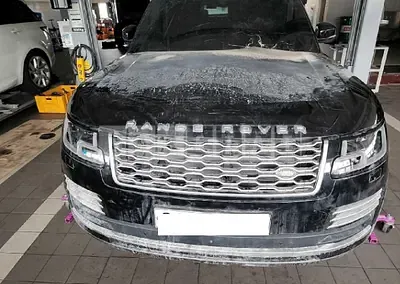Photo 1 of 38: 2018 Land Rover Range Rover 4.4d, VIN SALGA3BJ2JA511846 — Korean insurance auction