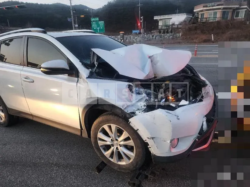Photo 2 of 2: 2014 Toyota RAV4 2WD — Korean insurance auction