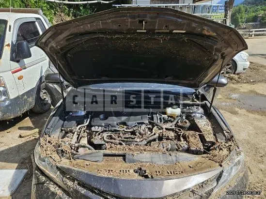 Photo 2 of 16: 2018 Toyota Camry Hybrid — Korean insurance auction