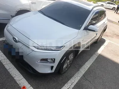 Photo 1 of 21: 2020 Hyundai Kona, VIN KMHK381GFLU100372 — Korean insurance auction