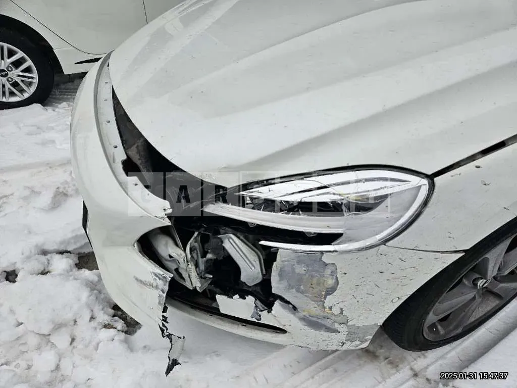 Photo 2 of 8: 2018 Volvo V40 D3 — Korean insurance auction