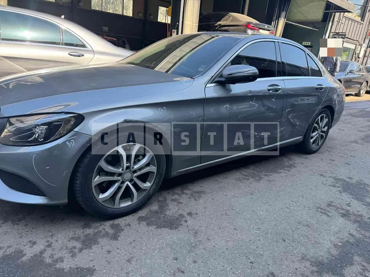 Photo 2 of 32: 2016 Mercedes-Benz C220 d — Korean insurance auction
