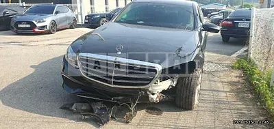 Photo 1 of 20: 2018 Mercedes-Benz E 300, VIN WDDZF4JBXJA299382 — Korean insurance auction