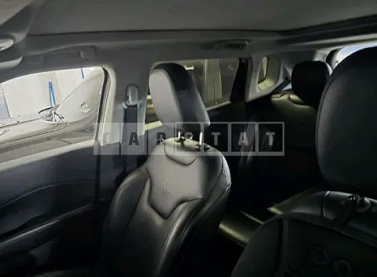 Photo 2 of 8: 2019 Jeep Zip Compass 2.4 — Korean insurance auction
