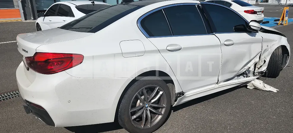 Photo 2 of 19: 2020 BMW 520d xDrive M Sport Package, VIN WBAJF5106LWW56233 — Korean insurance auction