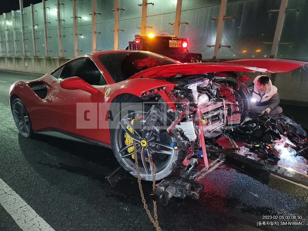 Photo 2 of 16: 2016 Ferrari 488GTB, VIN ZFF79ALL2G0218341 — Korean insurance auction