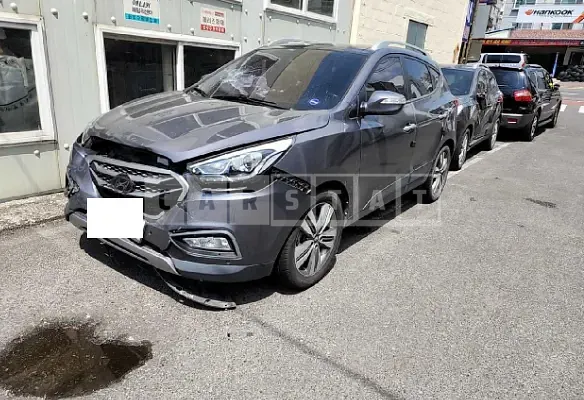Photo 2 of 10: 2015 Hyundai Tucson, VIN KMHJU81VBFU011982 — Korean insurance auction