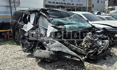 Photo 1 of 60: 2023 Kia Carnival, VIN KNANC81BBPS398381 — Korean insurance auction