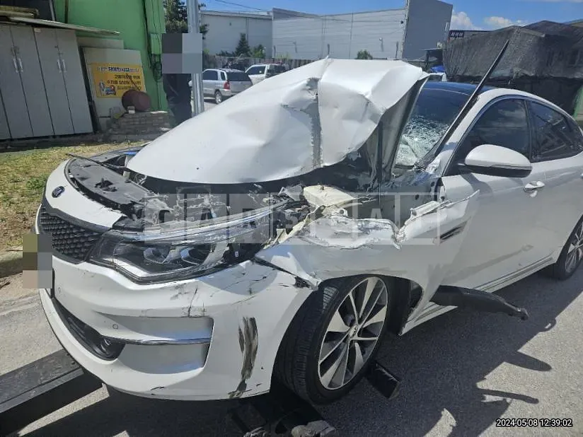 Photo 2 of 15: 2016 Kia K5 2.0 — Korean insurance auction