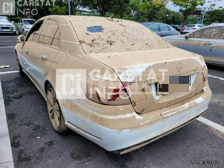 Photo 2 of 13: 2014 Mercedes-Benz Sandsbenz E300 — Korean insurance auction