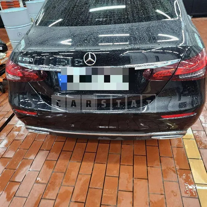 Photo 2 of 17: 2021 Mercedes-Benz E250, VIN W1KZF4FB3MA891607 — Korean insurance auction