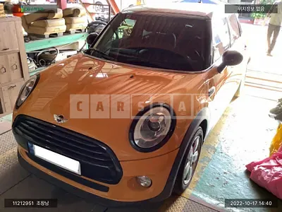 Photo 1 of 11: 2015 MINI Cooper D Five-Door, VIN WMWXT3106F2B73301 — Korean insurance auction