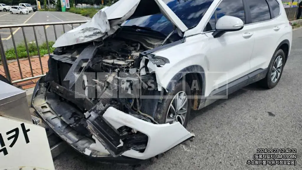 Photo 2 of 6: 2019 Hyundai Santa Fe — Korean insurance auction