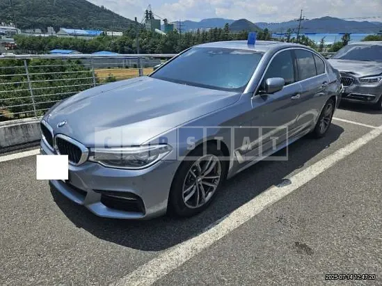 Photo 2 of 8: 2018 BMW 520d — Korean insurance auction