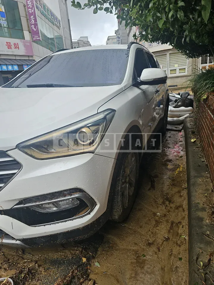 Photo 2 of 7: 2016 Hyundai Santa Fe 2.0 — Korean insurance auction