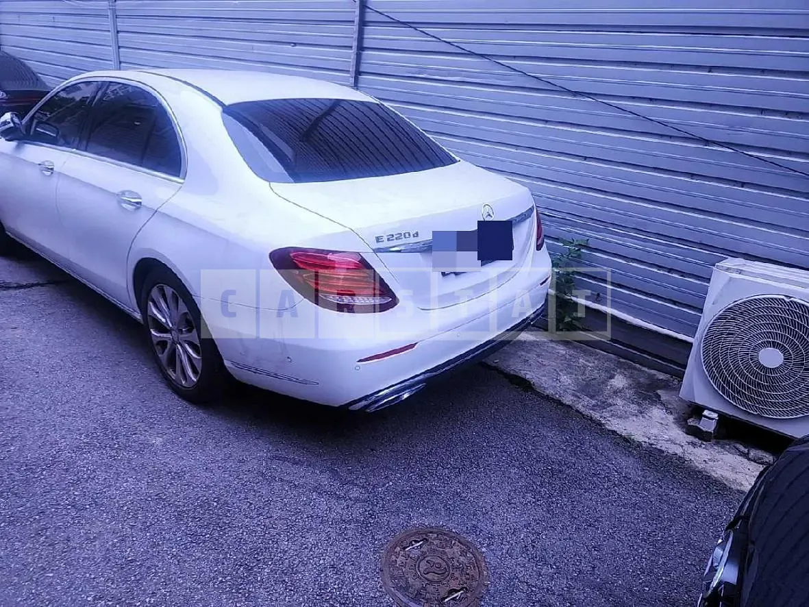 Photo 2 of 34: 2016 Mercedes-Benz E220 d — Korean insurance auction