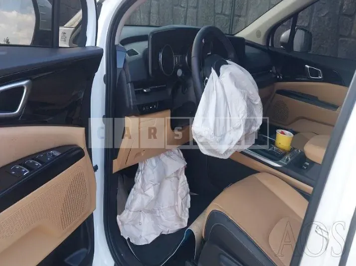 Photo 2 of 32: 2023 Kia Carnival, VIN KNANB81BBPS322477 — Korean insurance auction
