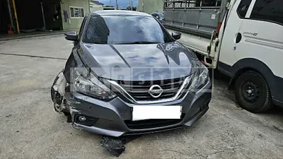Photo 1 of 10: 2017 Nissan Altima 2.5 — Korean insurance auction