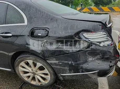 Photo 2 of 9: 2019 Mercedes-Benz E220d, VIN WDDZF0EBXKA687975 — Korean insurance auction