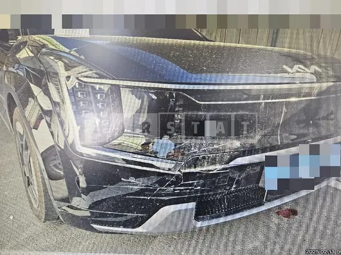 Photo 2 of 5: 2023 Kia (parts) EV9 Headlamp — Korean insurance auction