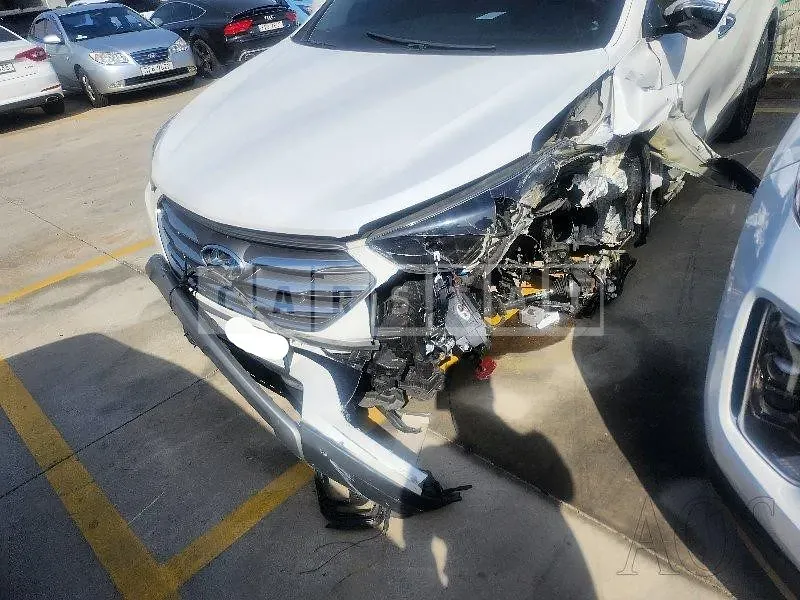Photo 2 of 21: 2016 Hyundai Santa Fe, VIN KMHSW81XBGU679551 — Korean insurance auction