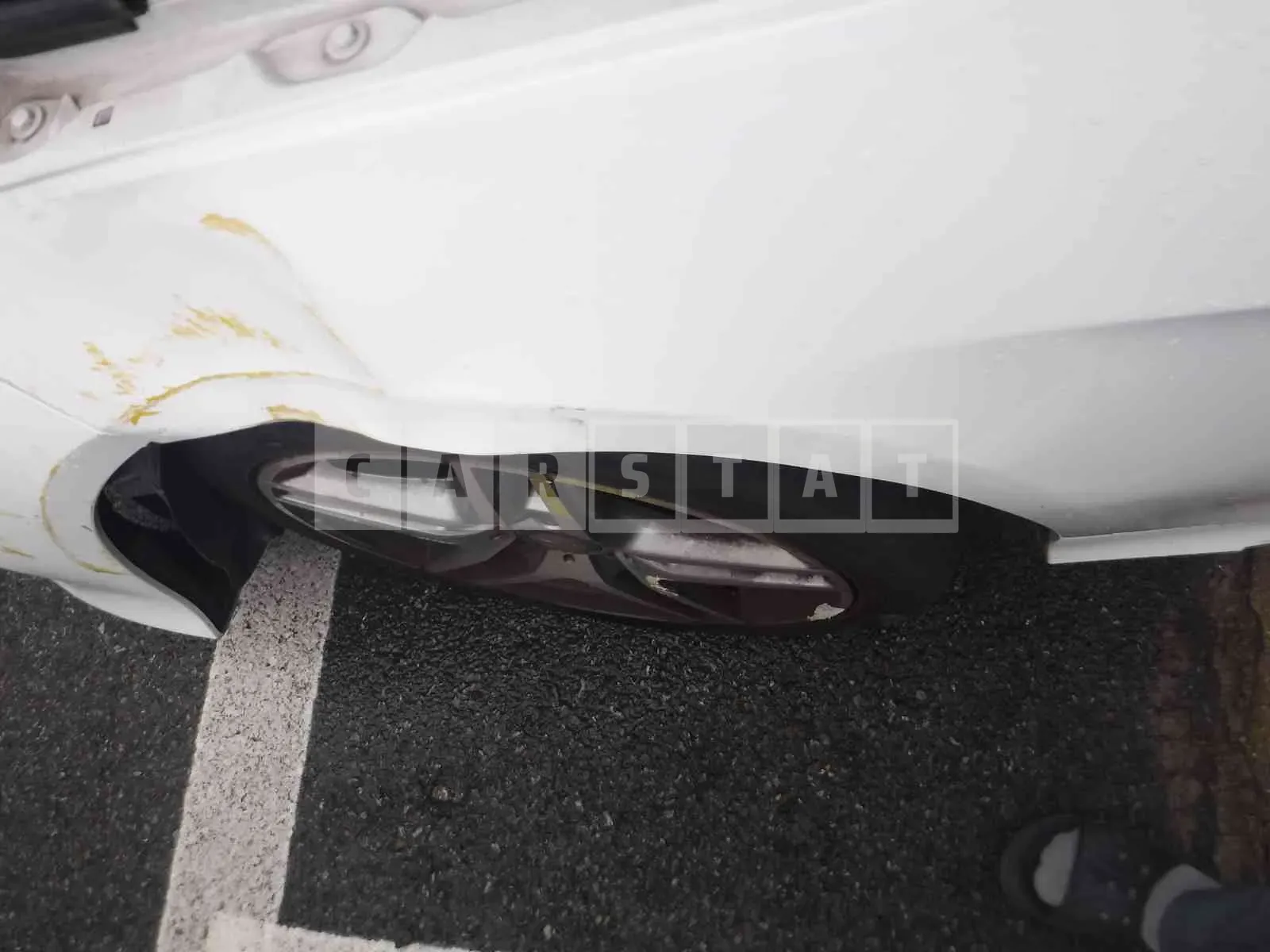 Photo 2 of 34: 2015 Mercedes-Benz E300, VIN WDDHF5FB3FB162893 — Korean insurance auction