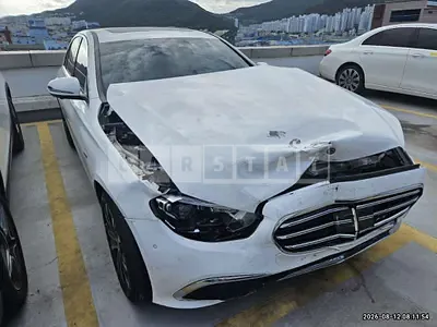 Photo 1 of 41: 2021 Mercedes-Benz E300 e 4Matic — Korean insurance auction