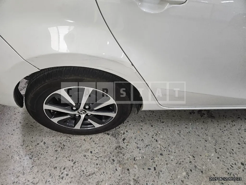 Photo 2 of 40: 2018 Toyota Prius C — Korean insurance auction
