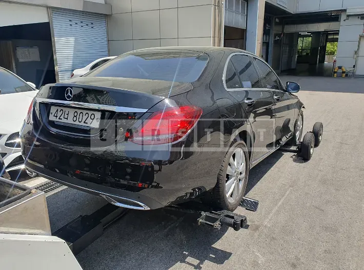Photo 2 of 17: 2019 Mercedes-Benz C 220d, VIN WDDWF1EB0KR448011 — Korean insurance auction