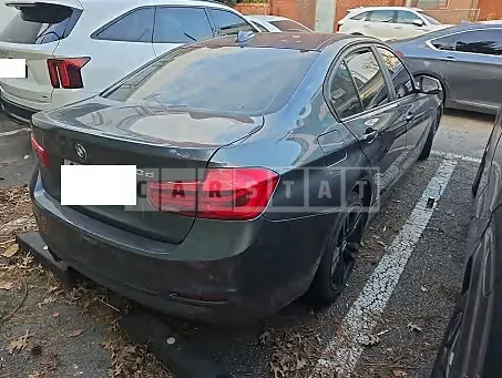 Photo 2 of 10: 2017 BMW 320d — Korean insurance auction