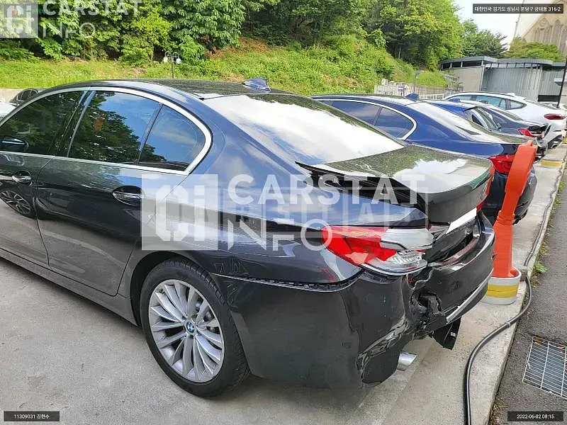 Photo 2 of 19: 2018 BMW 530i, VIN WBAJD3101JWC97819 — Korean insurance auction