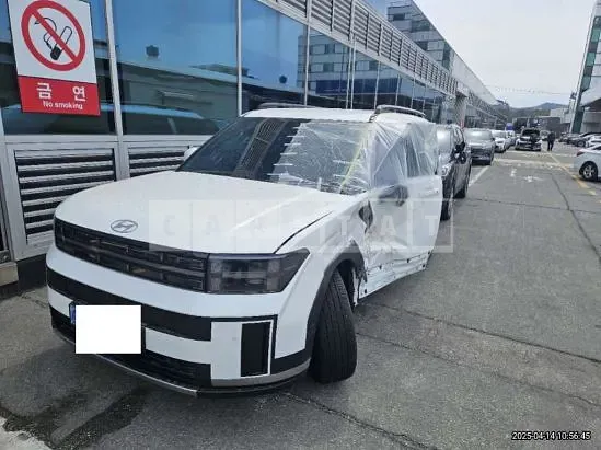 Photo 2 of 23: 2025 Hyundai Santa Fe — Korean insurance auction