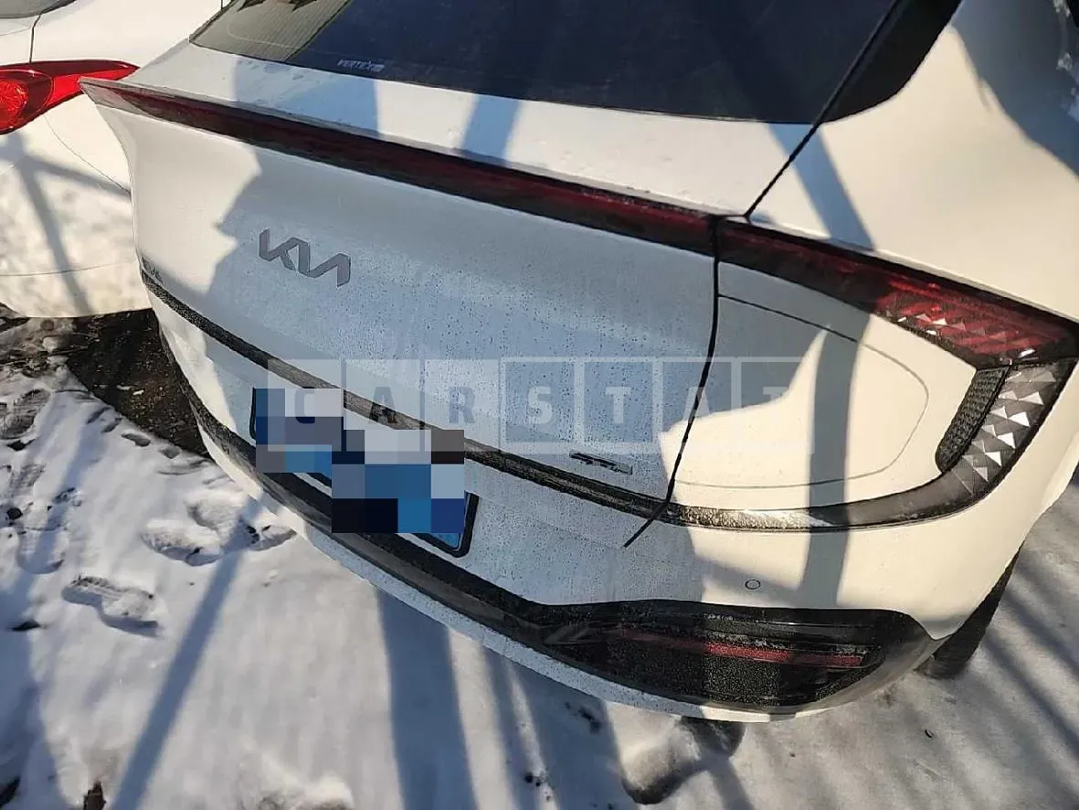 Photo 2 of 12: 2023 Kia EV6 — Korean insurance auction