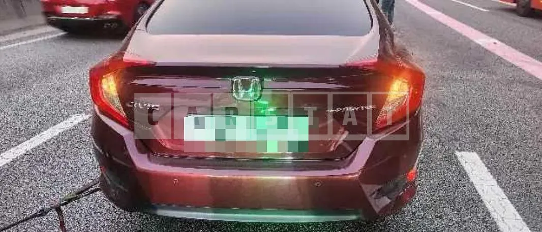 Photo 2 of 3: 2017 Honda Civic, VIN 19XFC2670HE300281 — Korean insurance auction