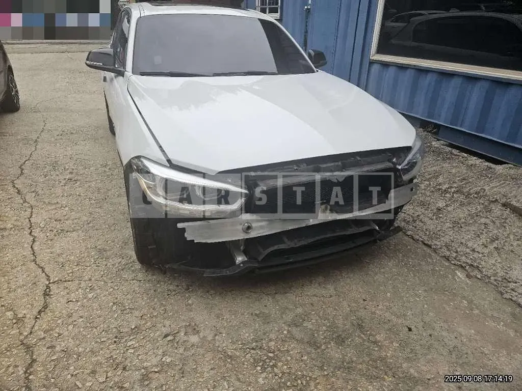 Photo 2 of 29: 2017 BMW 118d — Korean insurance auction