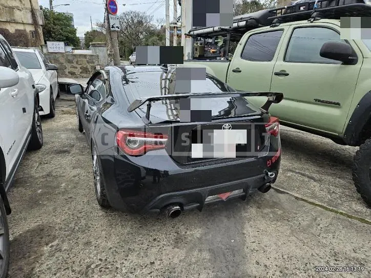 Photo 2 of 33: 2017 Toyota 86 Mt, VIN JF1ZNAC16H9710553 — Korean insurance auction